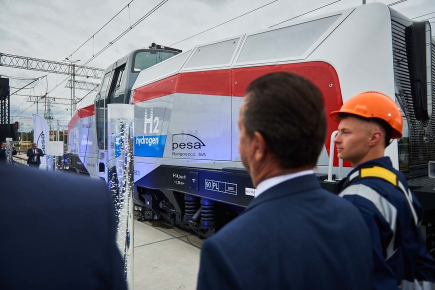 Railway premiere of the year – PESA presented the hydrogen locomotive at TRAKO
